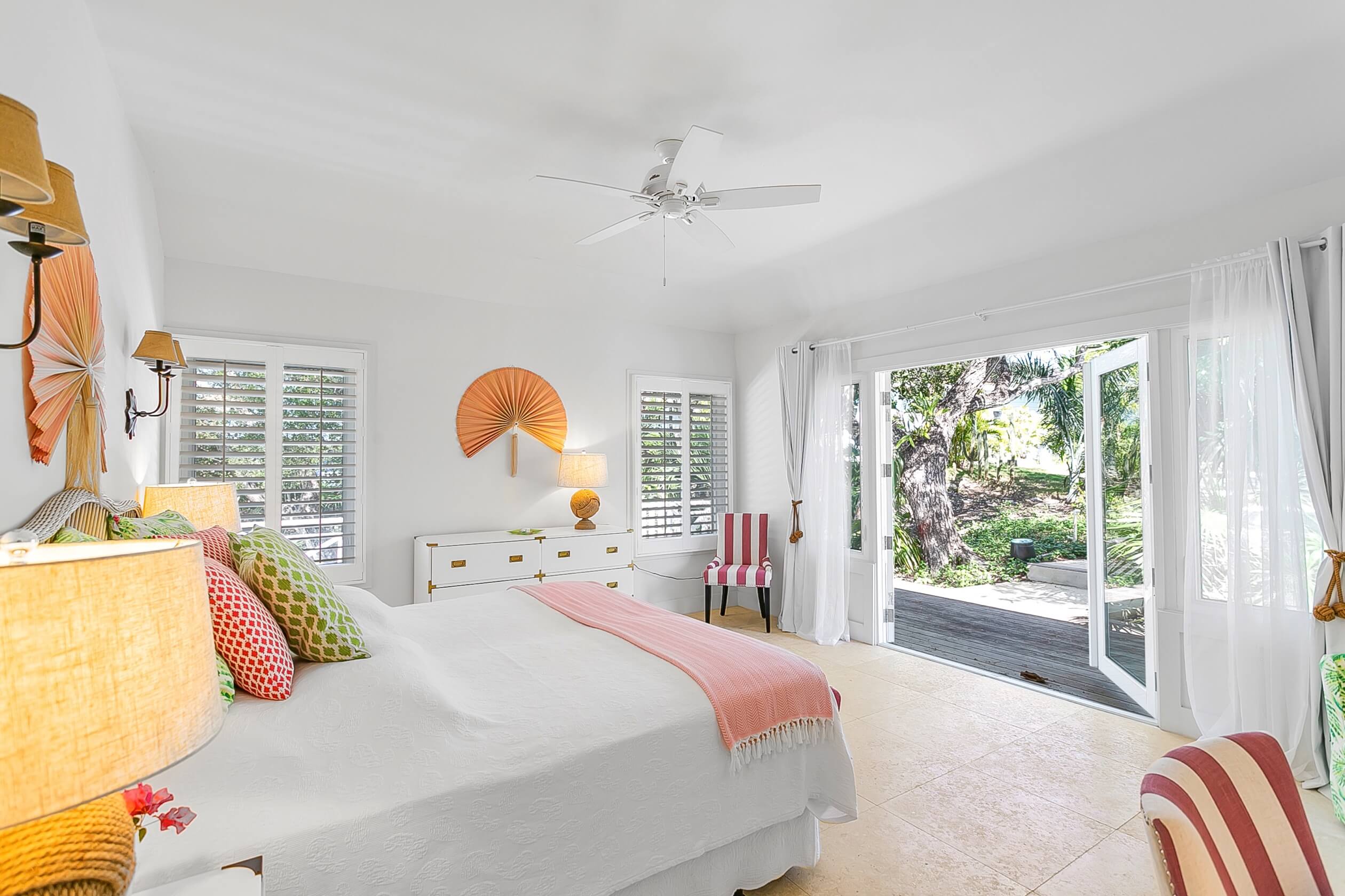 Masterbedroom with Terrace door Bahari house Great Exuma Bahamas